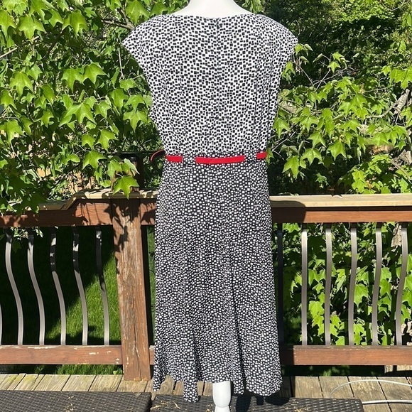 Dressbarn black white swing dress red belt cap sleeves geometric print NWT midi - Picture 3 of 13